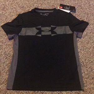 New Under Armour Black & Gray Shirt Small Boys